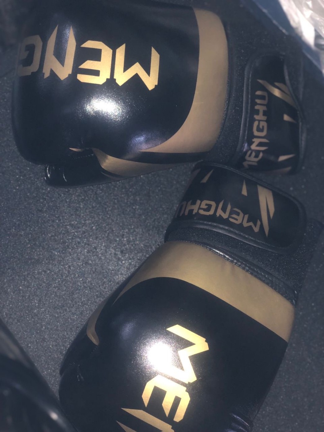 Mengu Boxing Gloves - hover